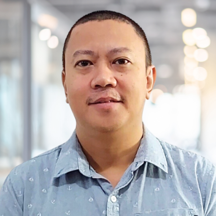 Vic Flores Headshot - KW Next Gen